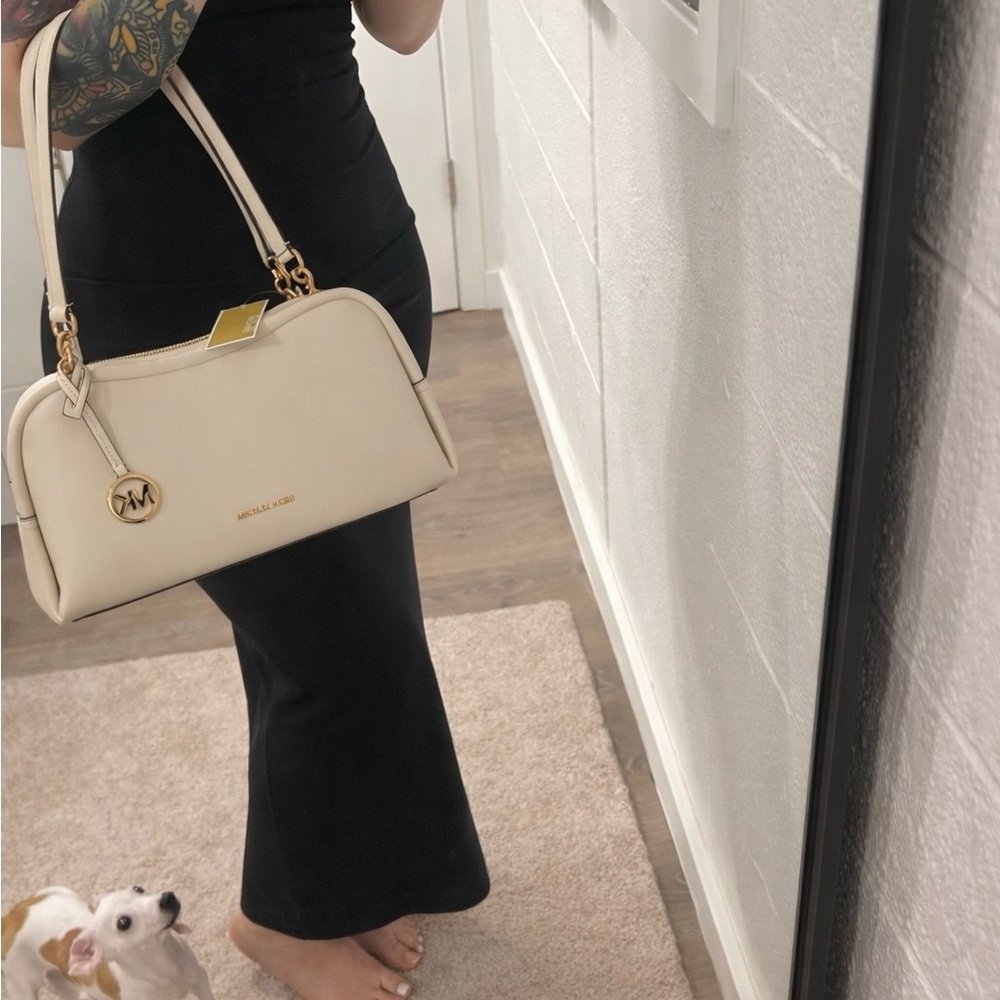 !Michael Kors Light Cream Shoulder Bag